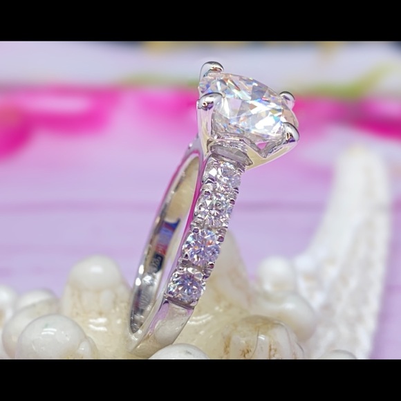 4.5ct moissanite ring with certificate - Picture 6 of 15